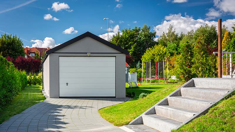 Custom detached garage and heavy duty workshop construction Ontario